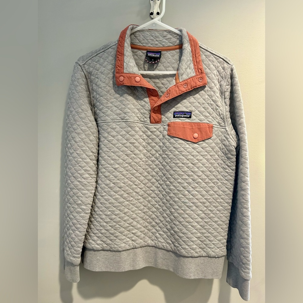 PATAGONIA women’s organic cotton quilt snap-t pullover in gray. Size women. EUC